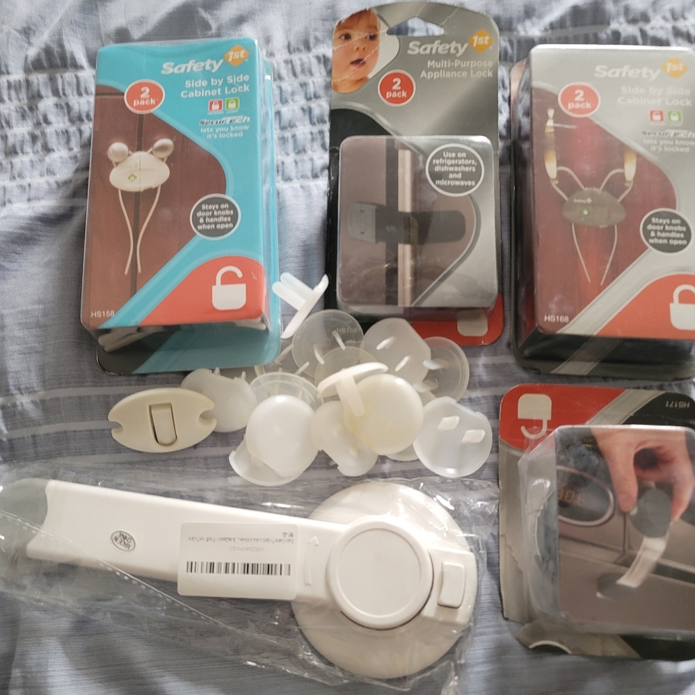 Mixed Lot of Child Safety Items Baby Proofing - Plugs Cabinet Latch Toilet Lock